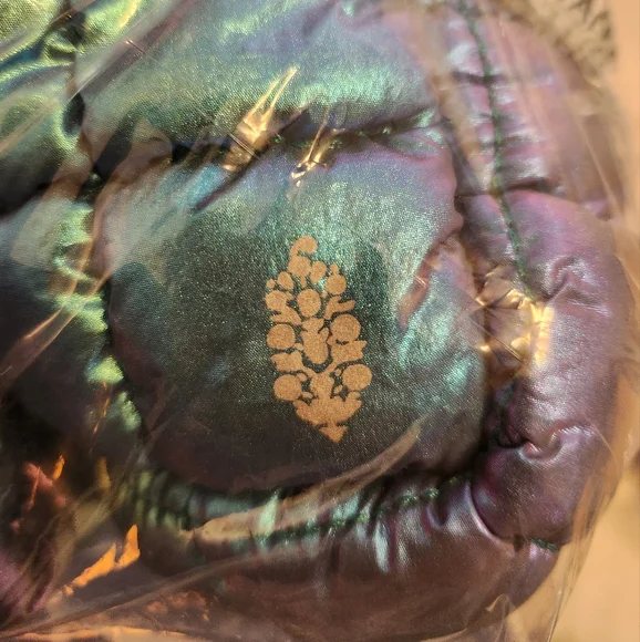 Limited Edition Nebula Blue Iridescent Quilted Case Bag Free People FP Movement - Picture 11 of 11